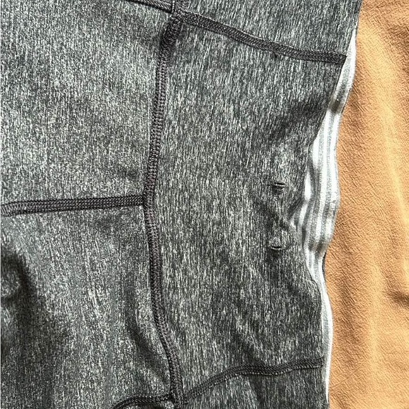 Grey reversible lululemon pants size 4/6 - Picture 3 of 4